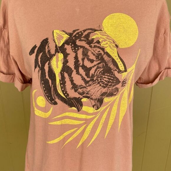 Girl dangerous women XS crewneck short sleeve oversize graphic print T-shirt - Picture 2 of 8